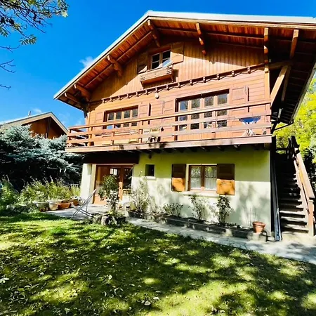 Chalet Family With Garden In Chaffrey *
